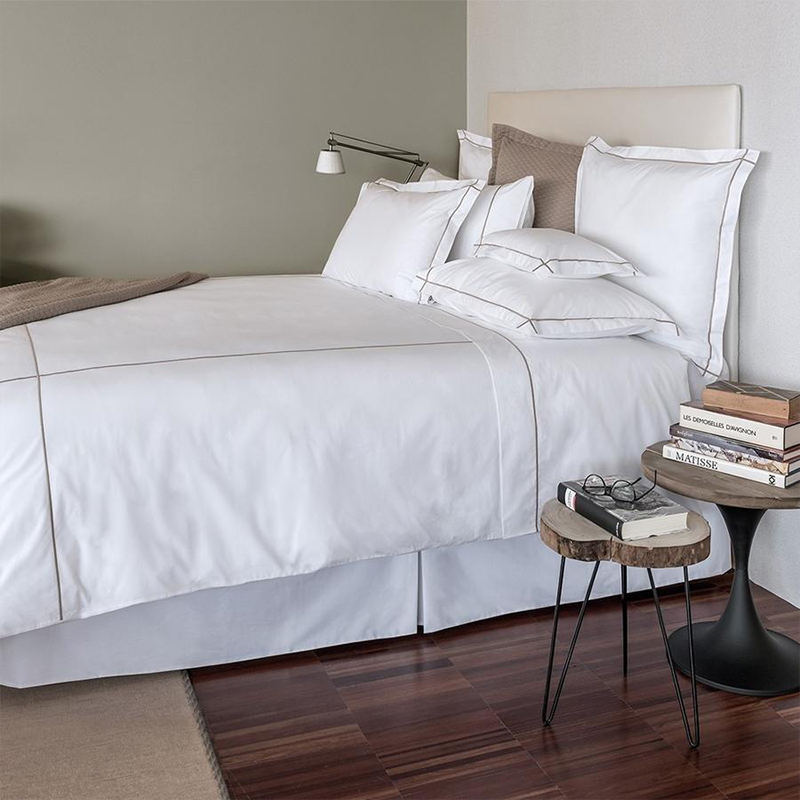 Elegantní vyšívané ložní prádlo hotelu White Cotton Sateen 300TC
